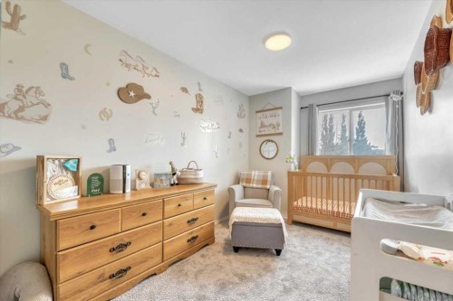 31A Green Meadow Crescent, Strathmore, AB - Indoor Photo Showing Bedroom