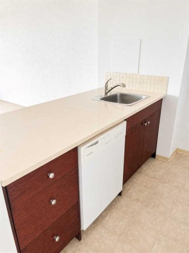 2712-221 6 Avenue Se, Calgary, AB - Indoor Photo Showing Kitchen