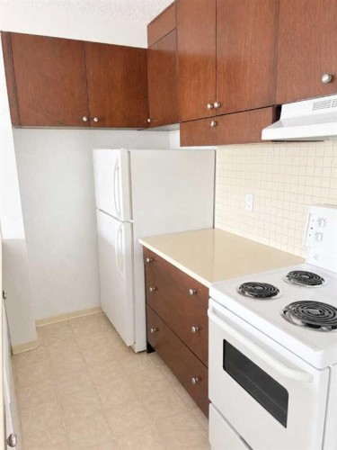 2712-221 6 Avenue Se, Calgary, AB - Indoor Photo Showing Kitchen