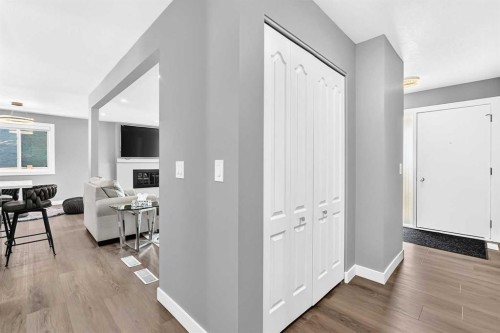 4932 Rundlehorn Drive Ne, Calgary, AB - Indoor Photo Showing Other Room