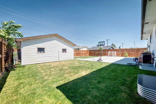 4932 Rundlehorn Drive Ne, Calgary, AB - Outdoor