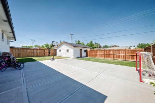 4932 Rundlehorn Drive Ne, Calgary, AB - Outdoor