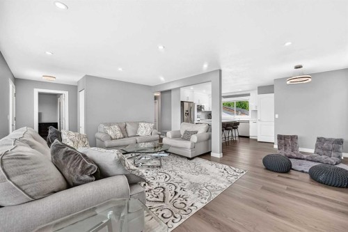 4932 Rundlehorn Drive Ne, Calgary, AB - Indoor Photo Showing Living Room