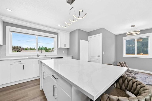 4932 Rundlehorn Drive Ne, Calgary, AB - Indoor Photo Showing Kitchen