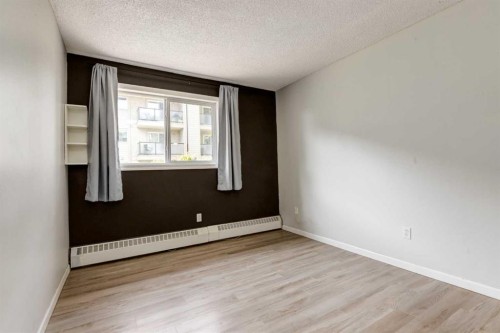 4203-385 Patterson Hill Sw, Calgary, AB - Indoor Photo Showing Other Room
