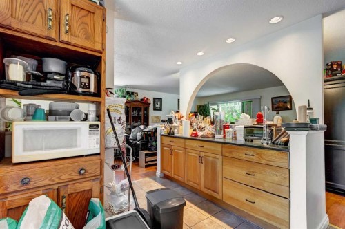 202 Olympia Drive Se, Calgary, AB - Indoor