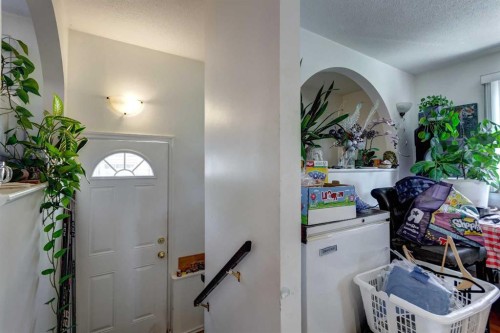 202 Olympia Drive Se, Calgary, AB - Indoor Photo Showing Other Room