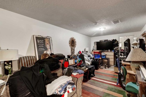 202 Olympia Drive Se, Calgary, AB - Indoor Photo Showing Other Room