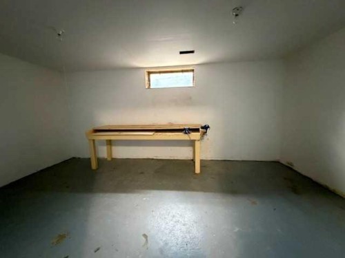3915 29A Avenue Se, Calgary, AB - Indoor Photo Showing Other Room