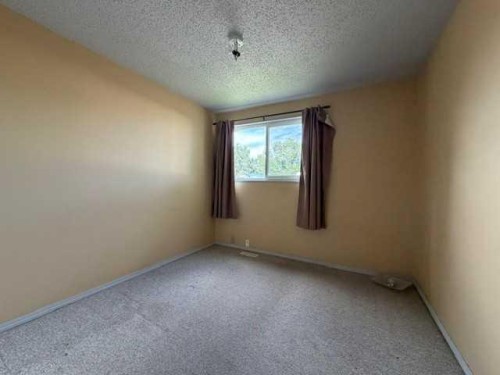3915 29A Avenue Se, Calgary, AB - Indoor Photo Showing Other Room
