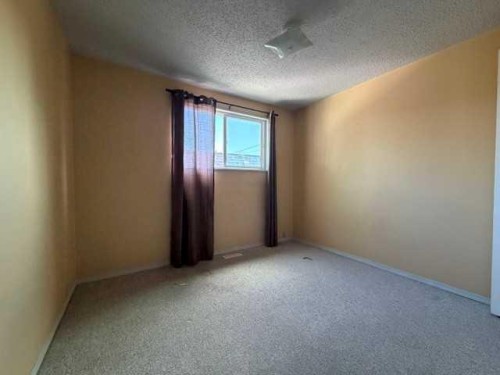 3915 29A Avenue Se, Calgary, AB - Indoor Photo Showing Other Room