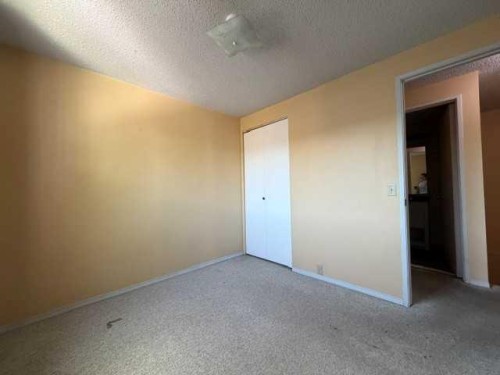 3915 29A Avenue Se, Calgary, AB - Indoor Photo Showing Other Room