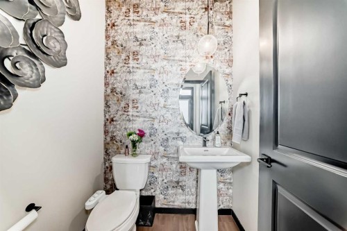 36 Howse Heights Ne, Calgary, AB - Indoor Photo Showing Bathroom