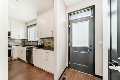 36 Howse Heights Ne, Calgary, AB - Indoor Photo Showing Kitchen