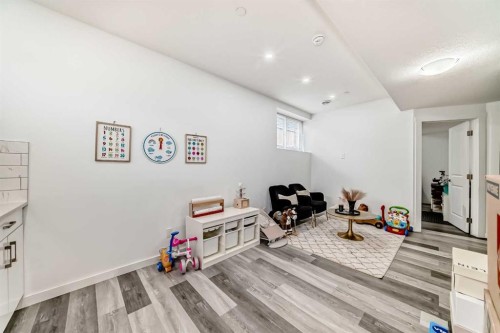 36 Howse Heights Ne, Calgary, AB - Indoor Photo Showing Other Room