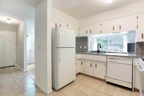 235 Templemont Drive Ne, Calgary, AB - Indoor Photo Showing Kitchen