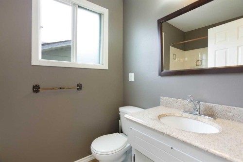 235 Templemont Drive Ne, Calgary, AB - Indoor Photo Showing Bathroom