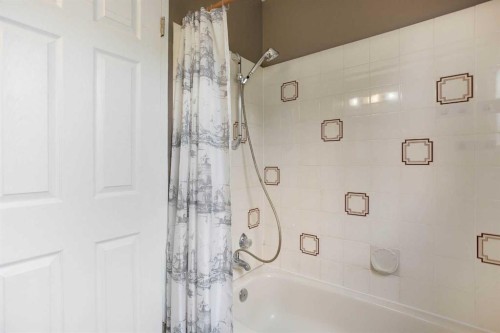 235 Templemont Drive Ne, Calgary, AB - Indoor Photo Showing Bathroom