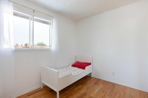 235 Templemont Drive Ne, Calgary, AB - Indoor Photo Showing Bedroom
