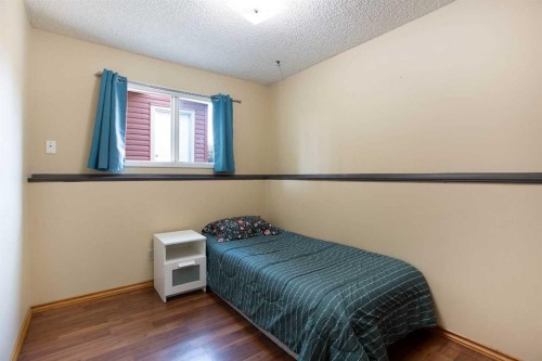 235 Templemont Drive Ne, Calgary, AB - Indoor Photo Showing Bedroom