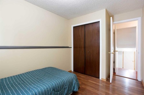 235 Templemont Drive Ne, Calgary, AB - Indoor Photo Showing Bedroom