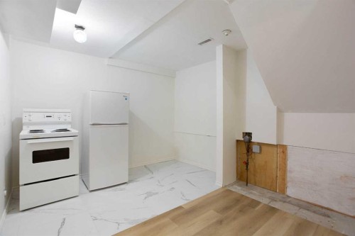 235 Templemont Drive Ne, Calgary, AB - Indoor Photo Showing Kitchen