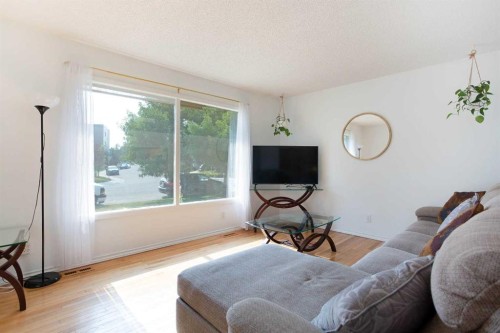 235 Templemont Drive Ne, Calgary, AB - Indoor Photo Showing Living Room