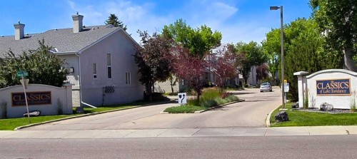 76 Sunlake Gardens Se, Calgary, AB - Outdoor