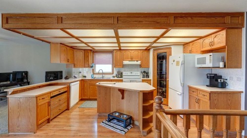 529 53 Avenue West, Claresholm, AB - Indoor Photo Showing Kitchen