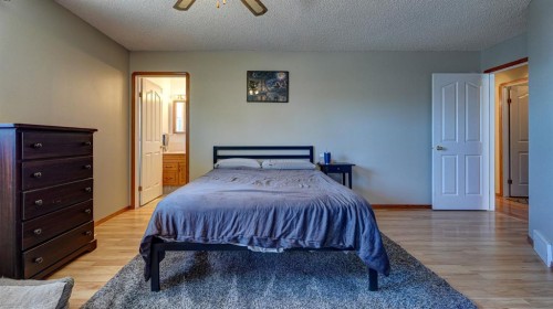 529 53 Avenue West, Claresholm, AB - Indoor Photo Showing Bedroom