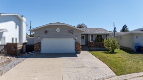 529 53 Avenue WEST Claresholm, AB T0L 0T0