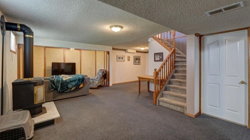 529 53 Avenue West, Claresholm, AB - Indoor Photo Showing Other Room