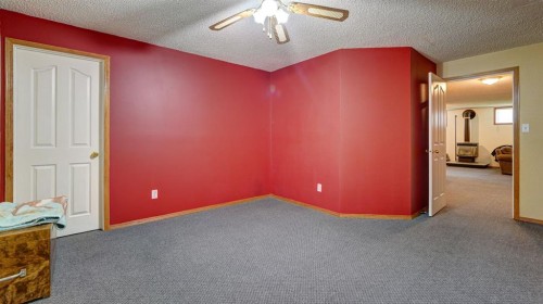 529 53 Avenue West, Claresholm, AB - Indoor Photo Showing Other Room