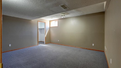 529 53 Avenue West, Claresholm, AB - Indoor Photo Showing Other Room