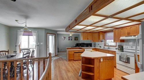 529 53 Avenue West, Claresholm, AB - Indoor Photo Showing Kitchen