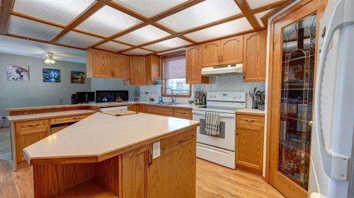 529 53 Avenue West, Claresholm, AB - Indoor Photo Showing Kitchen