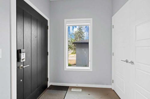 3306 2 Street Ne, Calgary, AB - Indoor Photo Showing Other Room