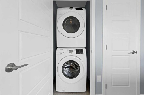 3306 2 Street Ne, Calgary, AB - Indoor Photo Showing Laundry Room