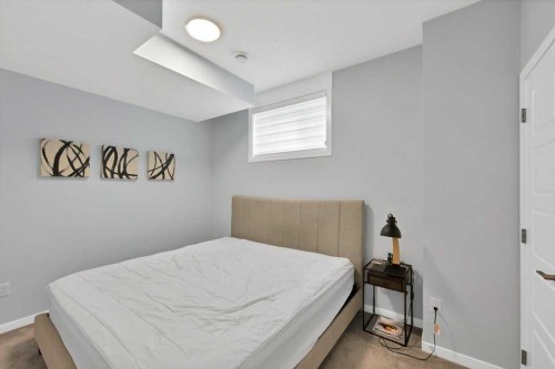 3306 2 Street Ne, Calgary, AB - Indoor Photo Showing Bedroom
