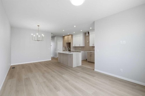 37 Rosemary Gardens Se, Calgary, AB - Indoor Photo Showing Kitchen