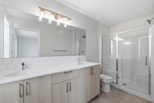 37 Rosemary Gardens Se, Calgary, AB - Indoor Photo Showing Bathroom