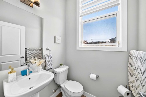 1213 Sage Hill Grove Nw, Calgary, AB - Indoor Photo Showing Bathroom
