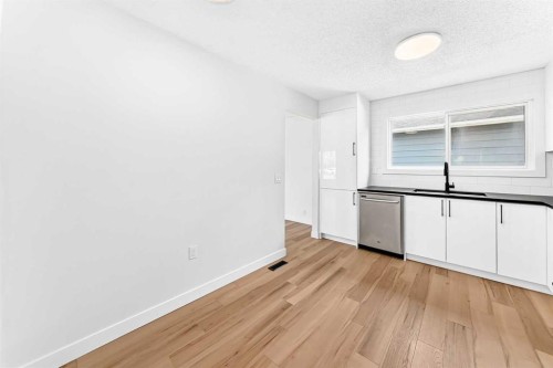 28 Whiteram Close Ne, Calgary, AB - Indoor Photo Showing Kitchen