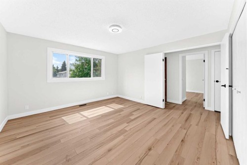 28 Whiteram Close Ne, Calgary, AB - Indoor Photo Showing Other Room