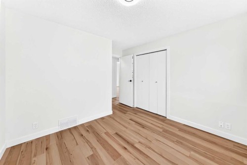 28 Whiteram Close Ne, Calgary, AB - Indoor Photo Showing Other Room