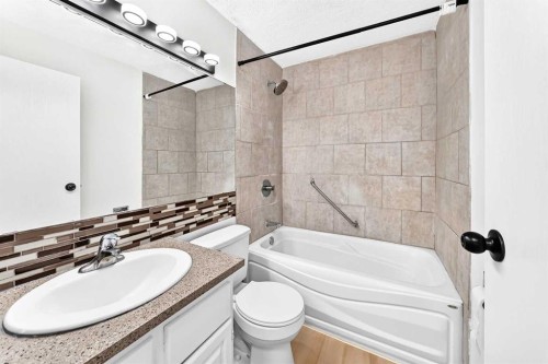 28 Whiteram Close Ne, Calgary, AB - Indoor Photo Showing Bathroom