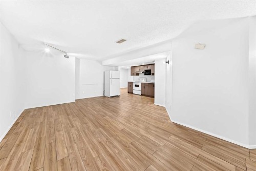 28 Whiteram Close Ne, Calgary, AB - Indoor Photo Showing Other Room