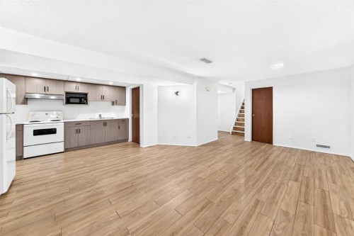 28 Whiteram Close Ne, Calgary, AB - Indoor Photo Showing Kitchen