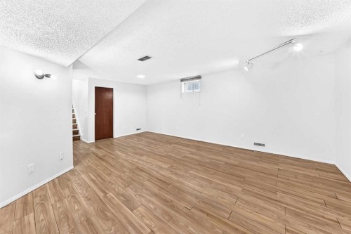28 Whiteram Close Ne, Calgary, AB - Indoor Photo Showing Other Room