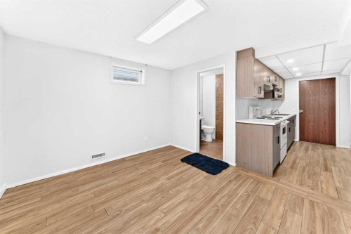 28 Whiteram Close Ne, Calgary, AB - Indoor Photo Showing Kitchen